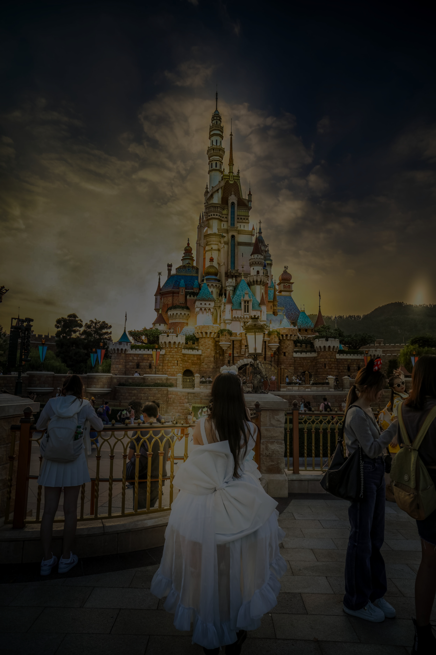 Theme Parks & Attractions