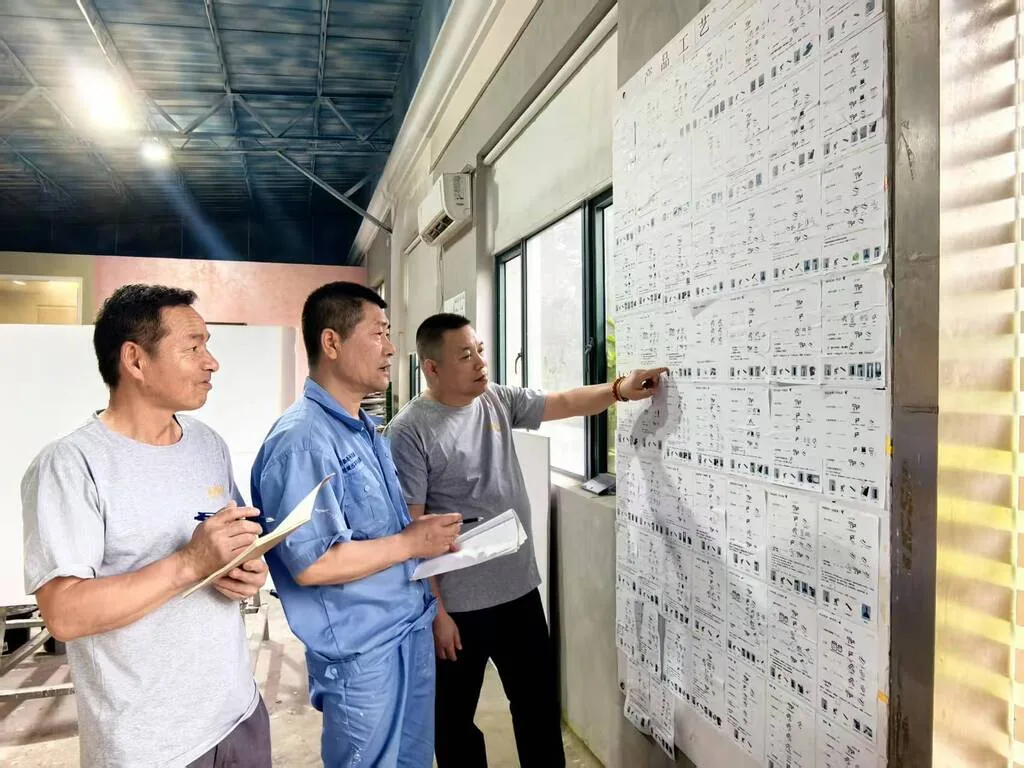 爱涂妆工匠师培训体系：以工艺标准化重塑墙面装饰艺术
艺术涂料施工
艺术涂料服务
